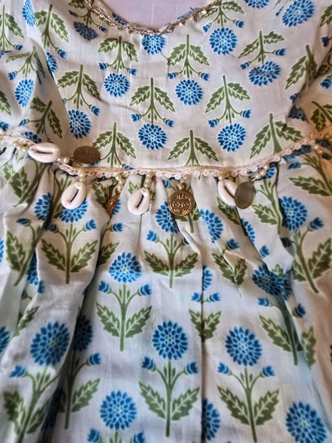 White and blue sharara set with shells  work
